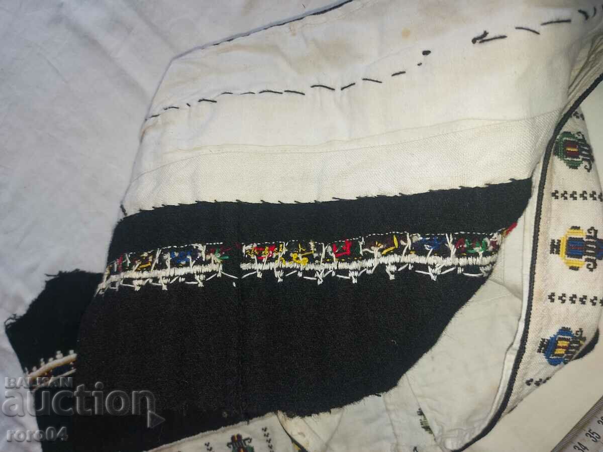 COSTUMES - REMAINS - 7 COSTUMES - REMAINS - 7