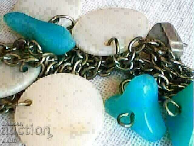 Аукцион старо красиво колие сес седев е естествени камени