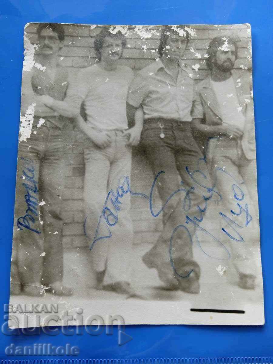 Delivery of *$*Y*$* SIGNAL GROUP AUTOGRAPHS - PHOTO/CARD *$*Y*$* Delivery of *$*Y*$* SIGNAL GROUP AUTOGRAPHS - PHOTO/CARD *$*Y*$*