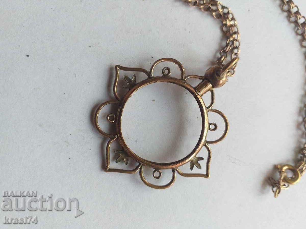 Lant placat cu aur cu medalion cu preț 50.00 BGN | € 25.56 Lant placat cu aur cu medalion cu preț 50.00 BGN | € 25.56
