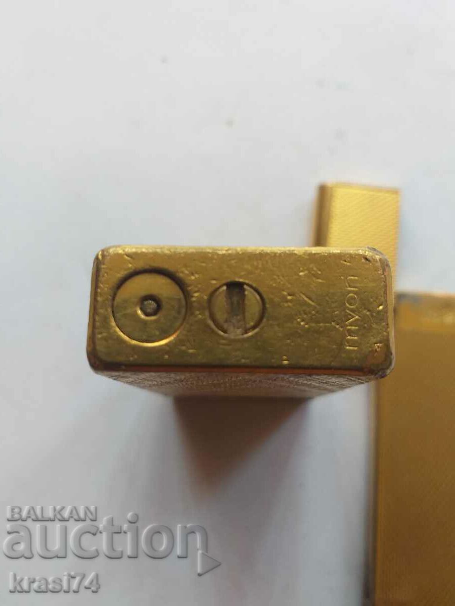 Delivery of 2 pcs. gold-plated lighters Delivery of 2 pcs. gold-plated lighters
