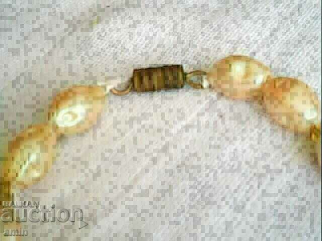 old beautiful jade necklace made of natural stone with price 20.00 BGN | € 10.23 old beautiful jade necklace made of natural stone with price 20.00 BGN | € 10.23