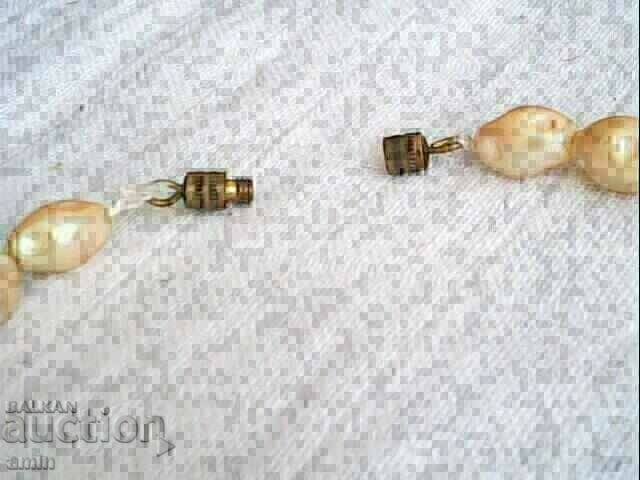 Auction old beautiful jade necklace made of natural stone Auction old beautiful jade necklace made of natural stone