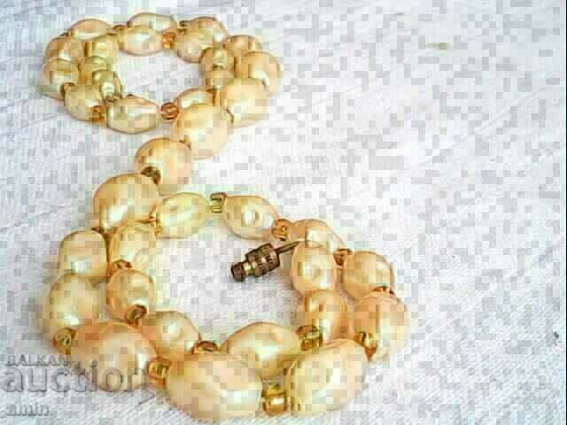 Delivery of old beautiful jade necklace made of natural stone Delivery of old beautiful jade necklace made of natural stone