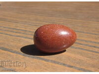 малко яйце ръчно изработено от естествен камък минерал