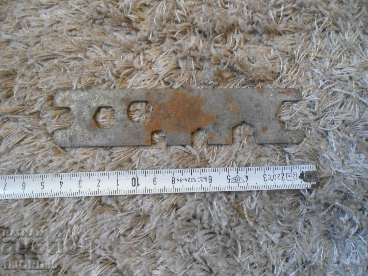 An old switch with price 3.00 BGN | € 1.53