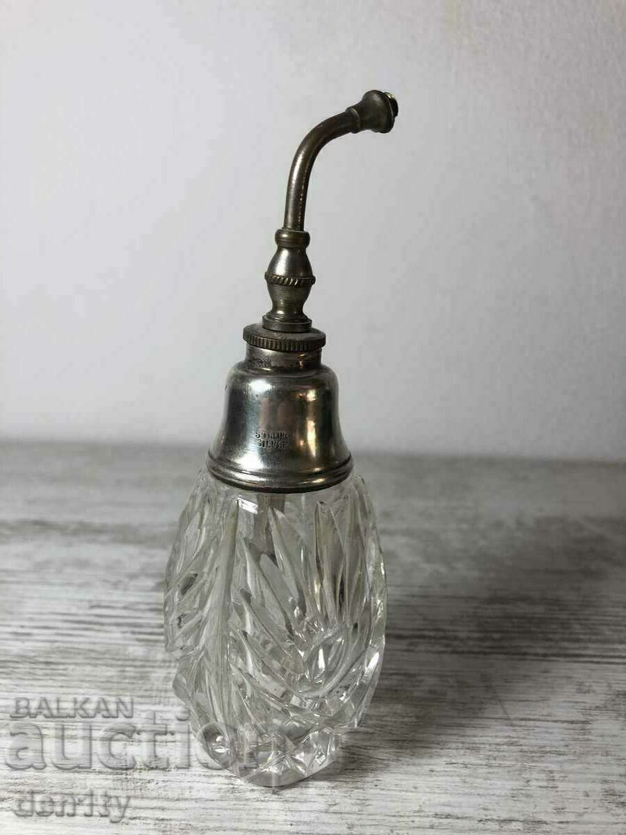 старо сребро и стъклена бутилка за парфюм