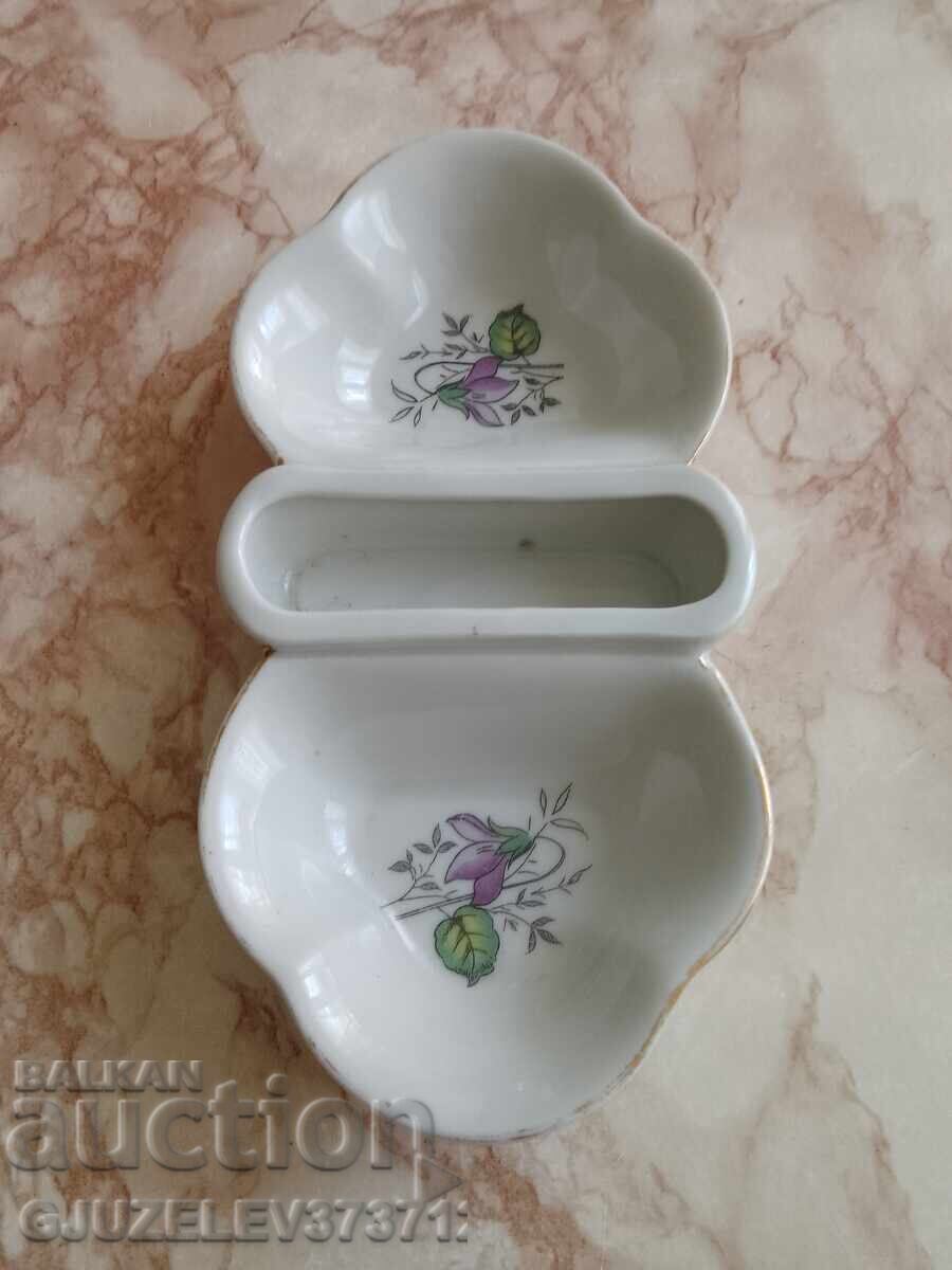 Saliera din portelan bulgaresc de la Sotsa cu preț € 19.00 | 37.16 BGN Saliera din portelan bulgaresc de la Sotsa cu preț € 19.00 | 37.16 BGN