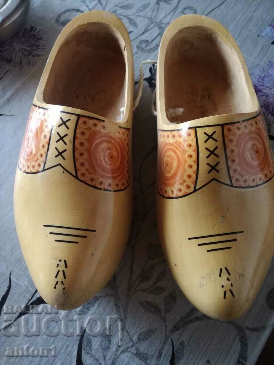 Dutch shoes