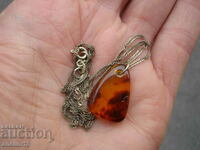 AMBER PENDANT WITH SILVER CHAIN