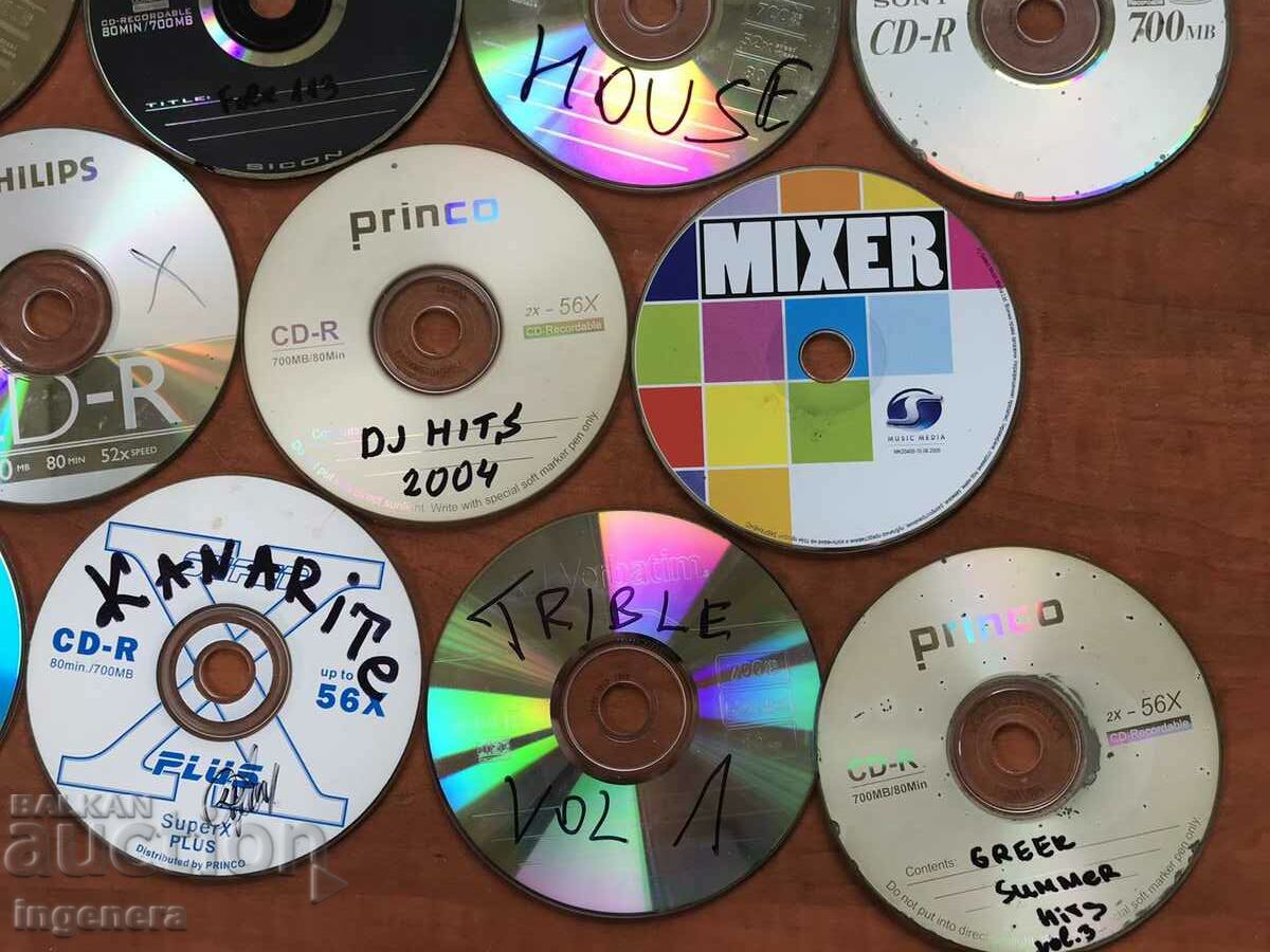 Auction SD CD MUSIC - 23 PCS Auction SD CD MUSIC - 23 PCS