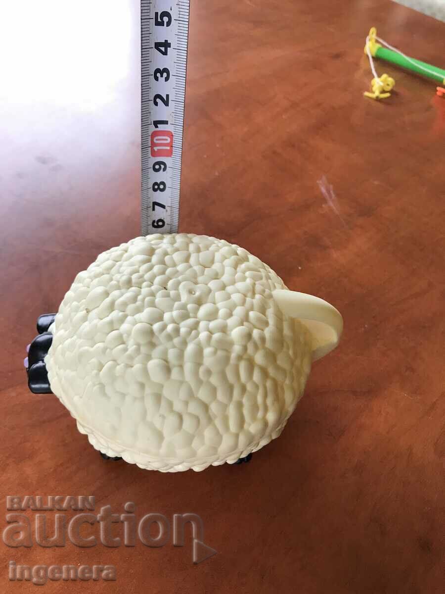 Auction SHEEP BOX OR VERSUS HARD PLASTIC Auction SHEEP BOX OR VERSUS HARD PLASTIC