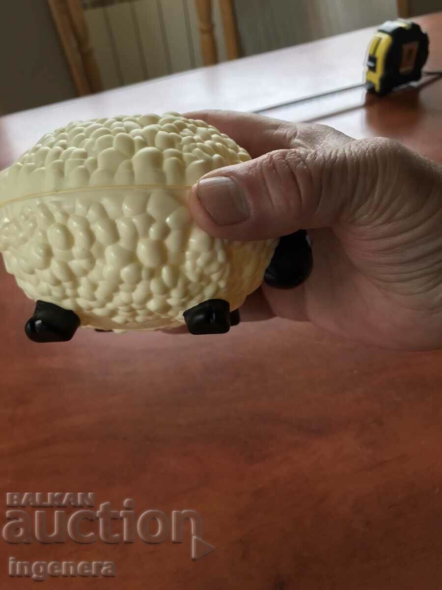 SHEEP BOX OR VERSUS HARD PLASTIC - 6 SHEEP BOX OR VERSUS HARD PLASTIC - 6