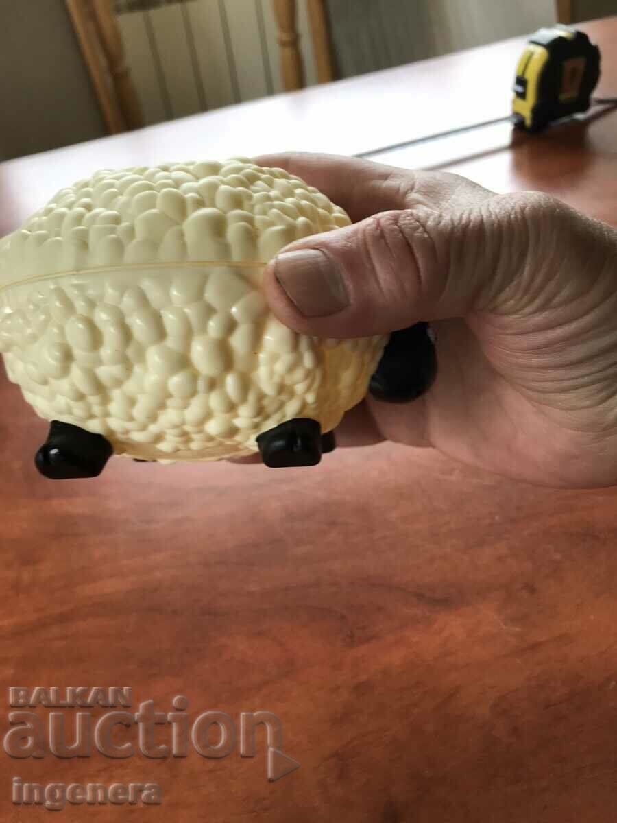 SHEEP BOX OR VERSUS HARD PLASTIC - 7 SHEEP BOX OR VERSUS HARD PLASTIC - 7