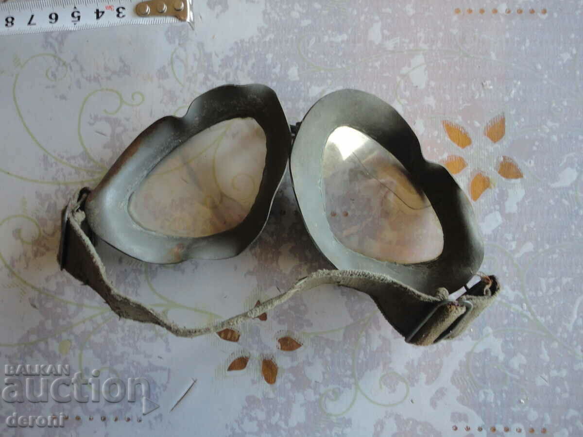 Delivery of German Wermacht MW 41 Army Motorcycle Goggles Delivery of German Wermacht MW 41 Army Motorcycle Goggles