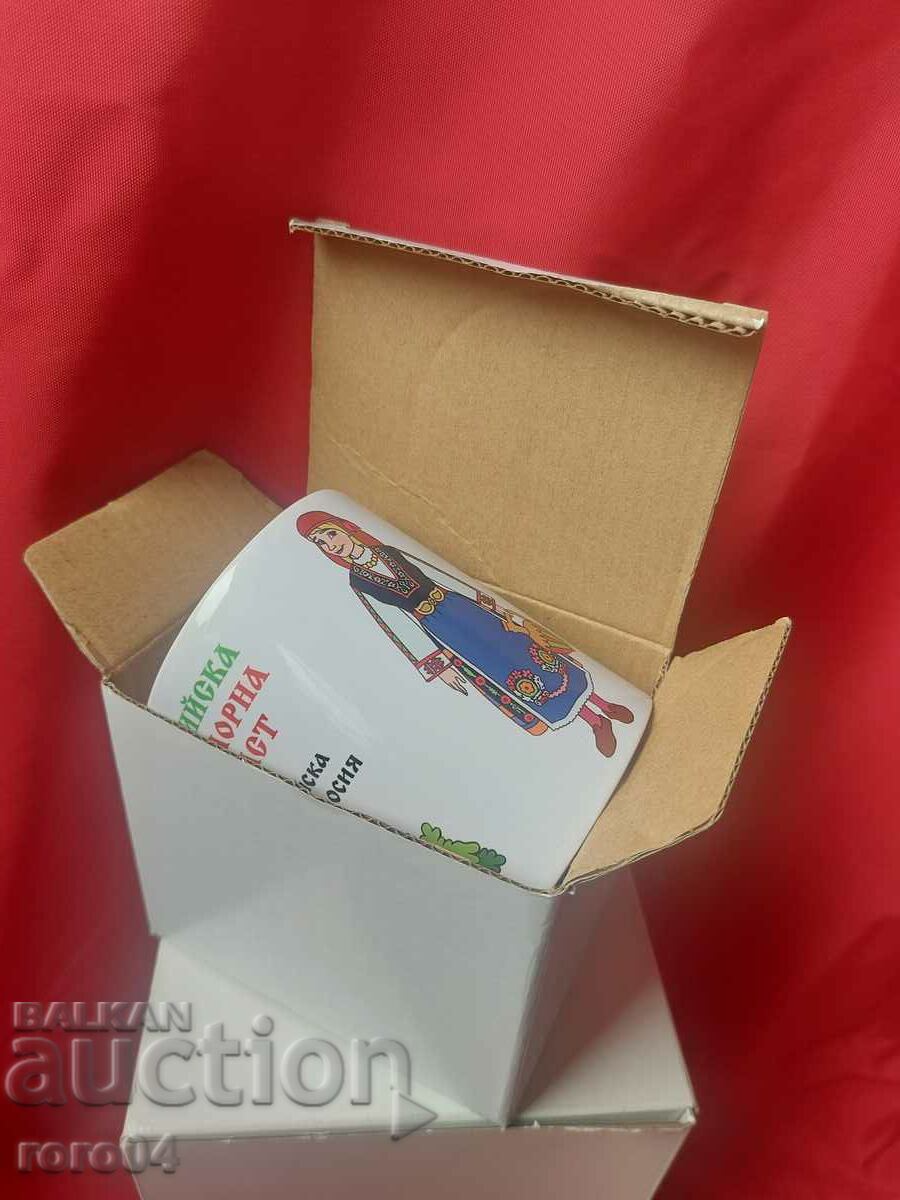 GLASS - PORCELAIN - FOLK COSTUME - NEW - 7 GLASS - PORCELAIN - FOLK COSTUME - NEW - 7