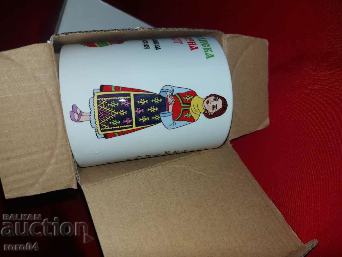 GLASS - PORCELAIN - FOLK COSTUME - NEW - 7 GLASS - PORCELAIN - FOLK COSTUME - NEW - 7