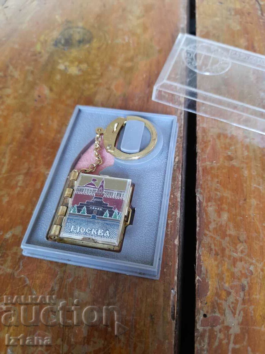 Old souvenir, keychain, Moscow avenue with price 30.00 BGN | € 15.34 Old souvenir, keychain, Moscow avenue with price 30.00 BGN | € 15.34