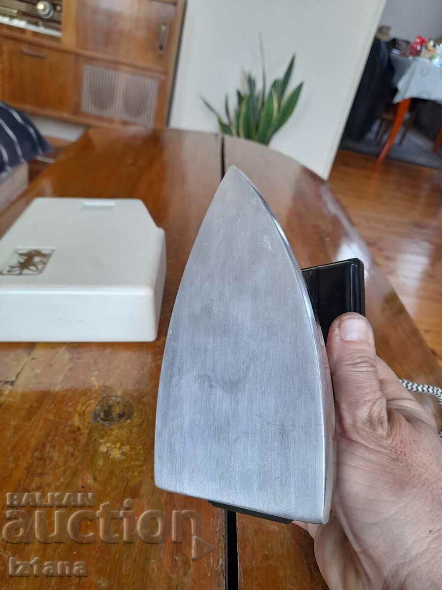 Παλιά ηλεκτρικό σίδερο με τιμή 35.00 BGN | € 17.90