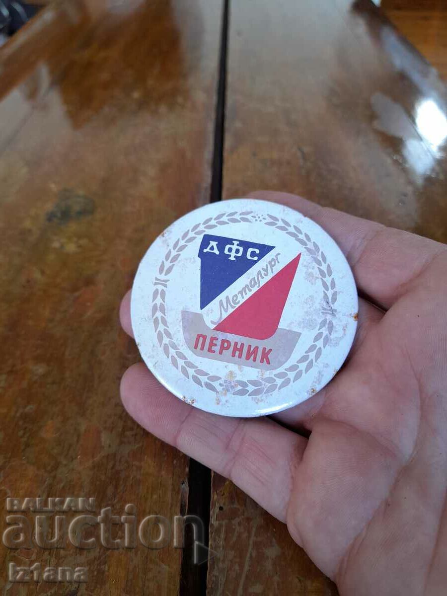 Стара значка ДФС Металург Перник с цена 15.00 лв. | € 7.67 Стара значка ДФС Металург Перник с цена 15.00 лв. | € 7.67