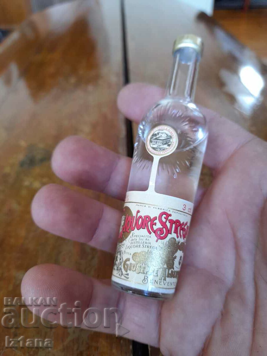 Sticla veche de Liqoure Strega cu preț 20.00 BGN | € 10.23 Sticla veche de Liqoure Strega cu preț 20.00 BGN | € 10.23