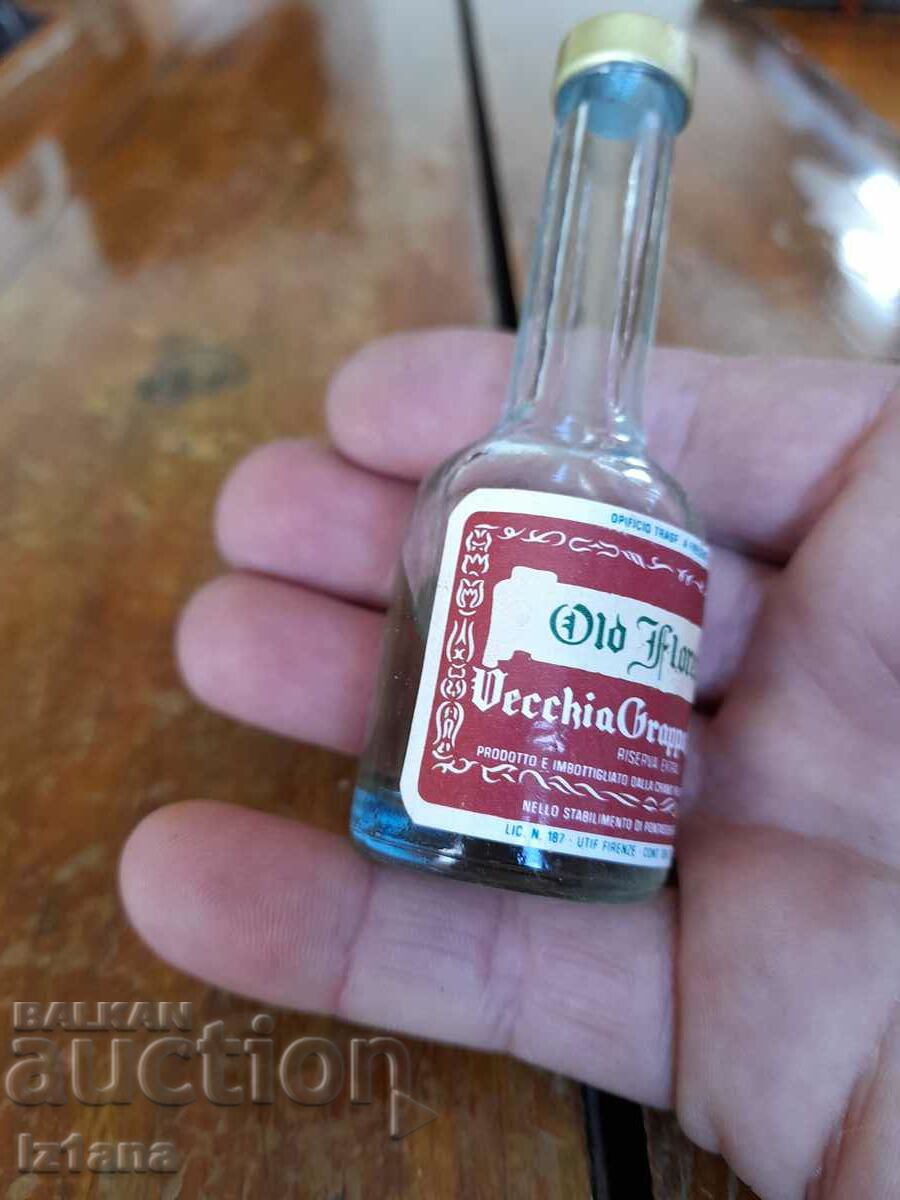 O sticlă veche de Grappa Melini cu preț 20.00 BGN | € 10.23