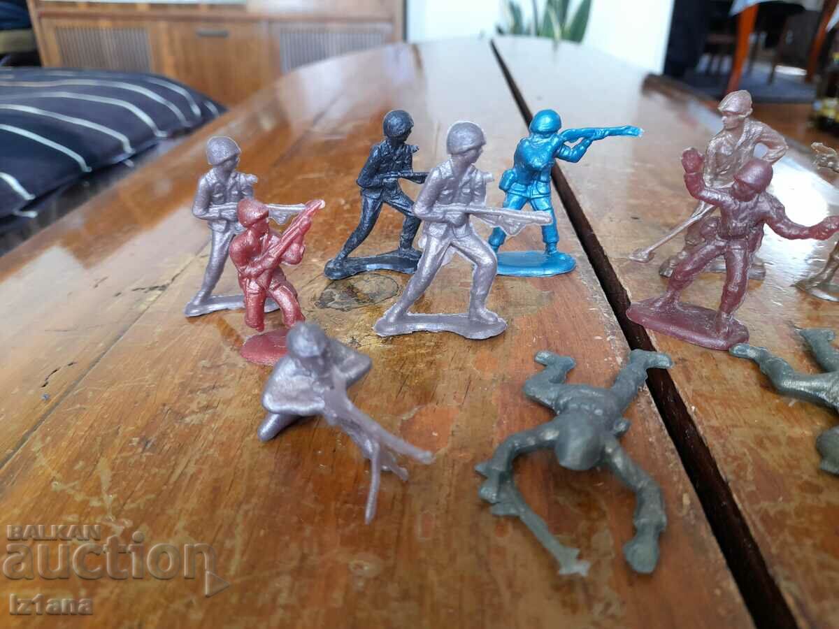 Old figurines Soldiers with price 35.00 BGN | € 17.90 Old figurines Soldiers with price 35.00 BGN | € 17.90