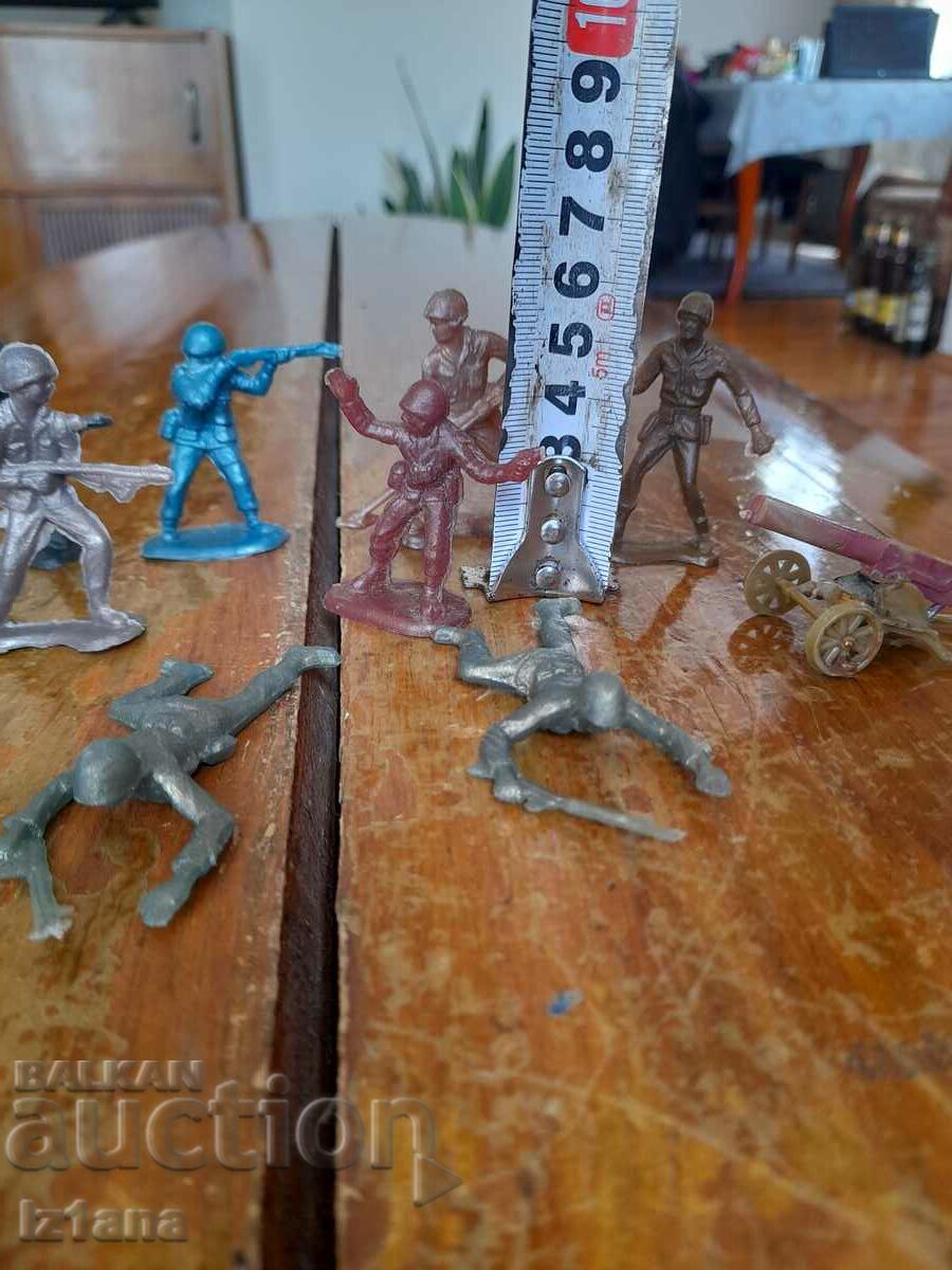 Delivery of Old figurines Soldiers Delivery of Old figurines Soldiers