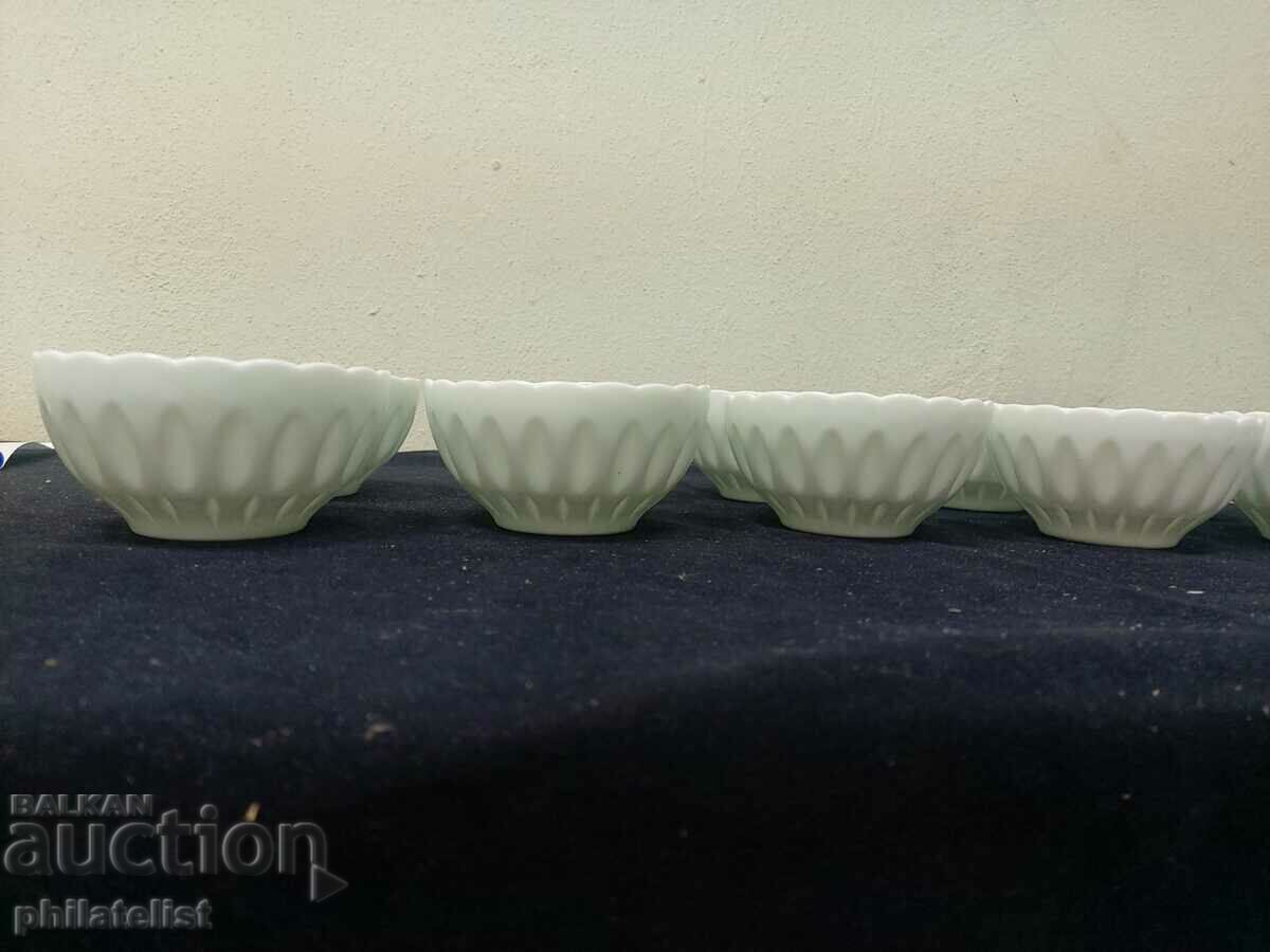 11 pieces - Bowls for nuts - Arkopal with price 30.00 BGN | € 15.34 11 pieces - Bowls for nuts - Arkopal with price 30.00 BGN | € 15.34