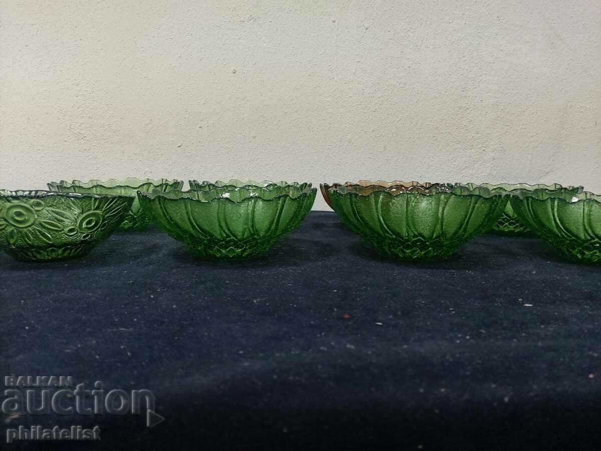 8 pieces - Bowls for nuts - green and red! with price 20.00 BGN | € 10.23 8 pieces - Bowls for nuts - green and red! with price 20.00 BGN | € 10.23