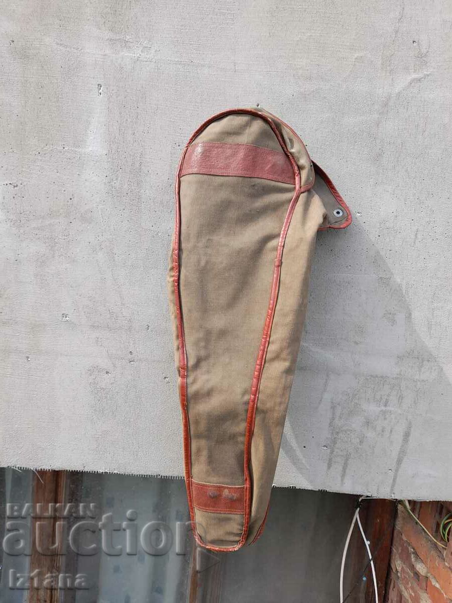 Un caz de arme vechi cu preț 35.00 BGN | € 17.90 Un caz de arme vechi cu preț 35.00 BGN | € 17.90