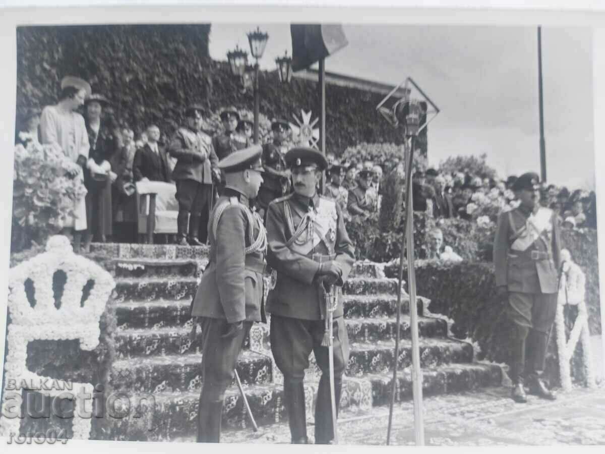 TARUL BORIS III - 6 MAI - BOZHIDAR KARASTOYANOV cu preț 315.00 BGN | € 161.06 TARUL BORIS III - 6 MAI - BOZHIDAR KARASTOYANOV cu preț 315.00 BGN | € 161.06