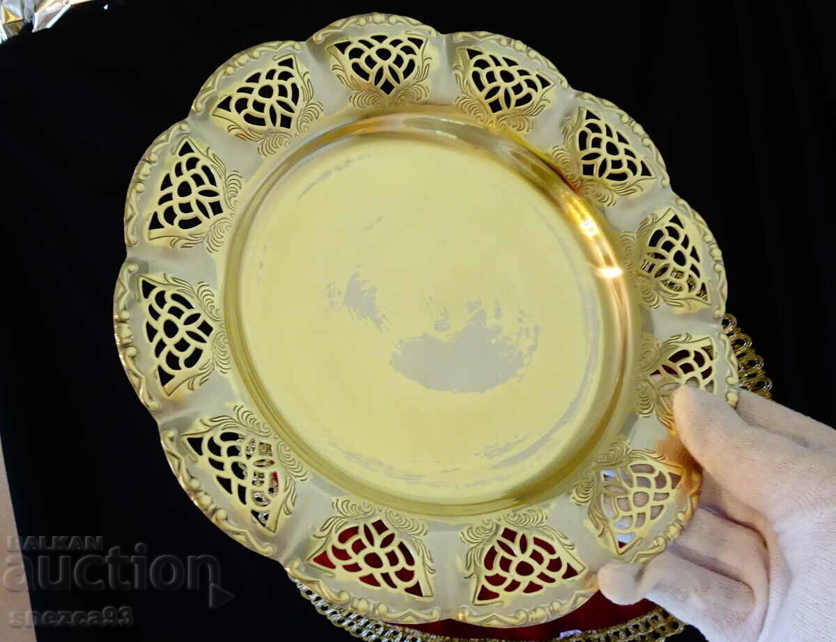 Bronze plate with openwork 23 cm, baroque relief Bronze plate with openwork 23 cm, baroque relief