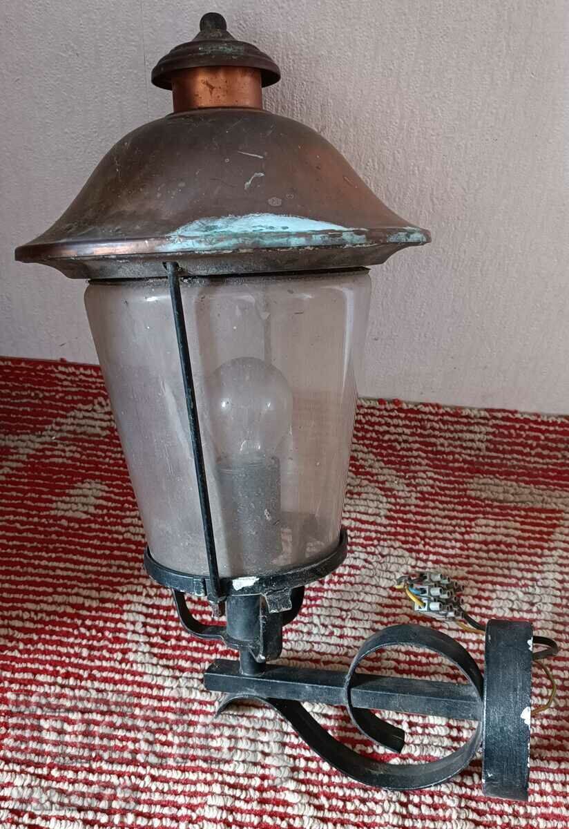 Livrarea lampă-lanternă