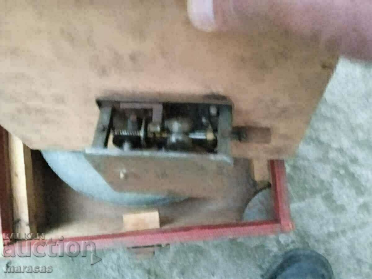 Delivery of Old mechanical gramophone Delivery of Old mechanical gramophone