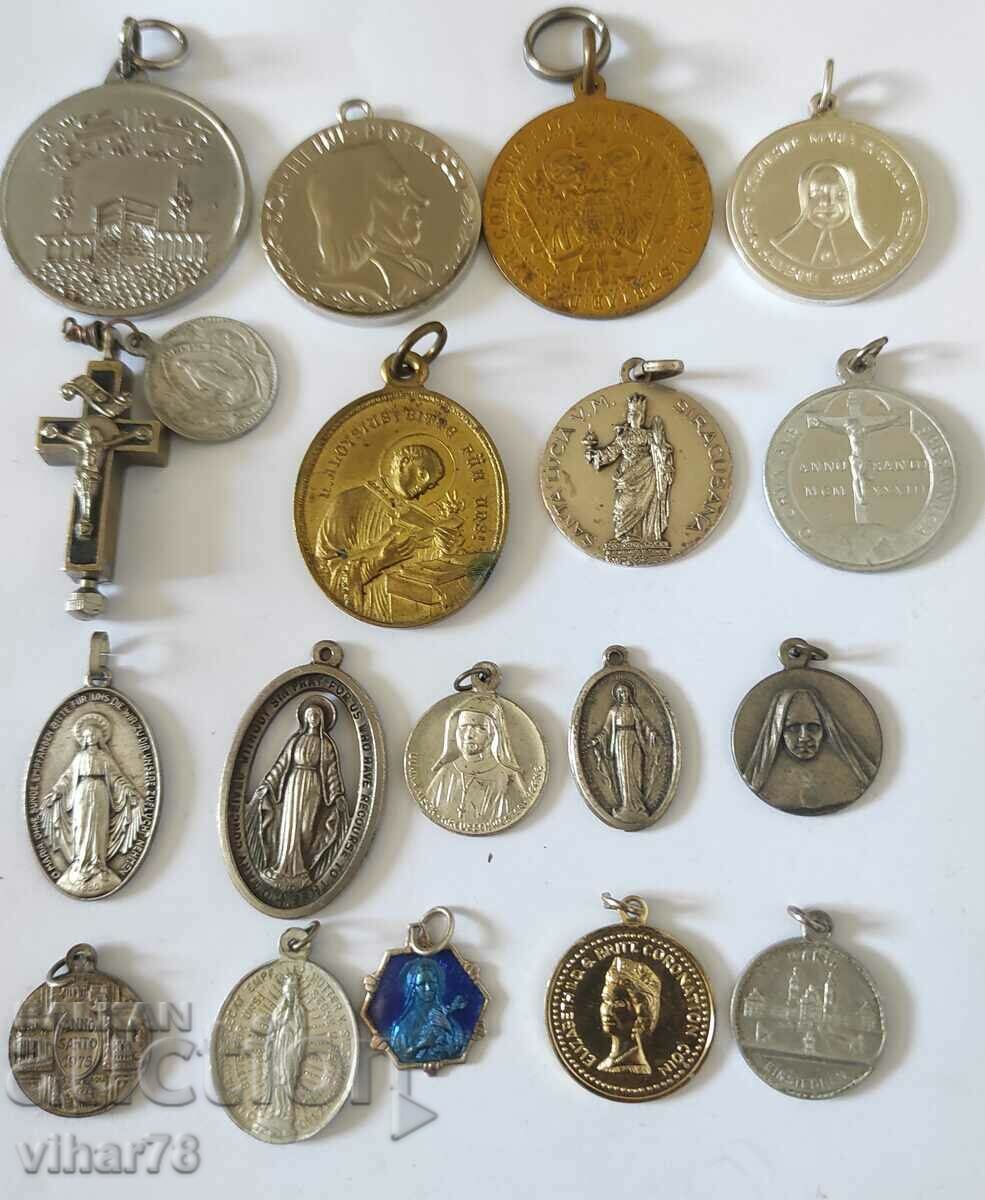 O mulțime de pandantive-medalii bisericești - 5 O mulțime de pandantive-medalii bisericești - 5
