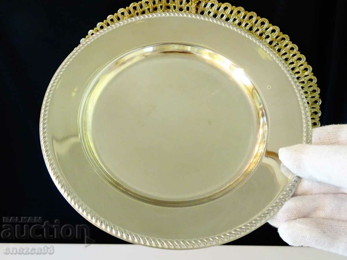 Silver plated brass plate 18.5 cm. Silver plated brass plate 18.5 cm.