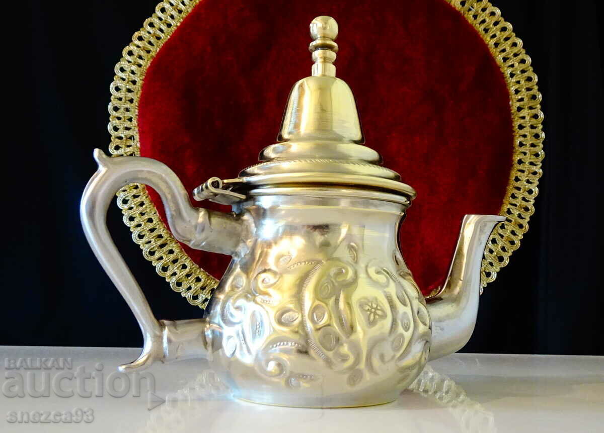 Delivery of Arab bronze teapot for mulled wine, rakia, relief Delivery of Arab bronze teapot for mulled wine, rakia, relief