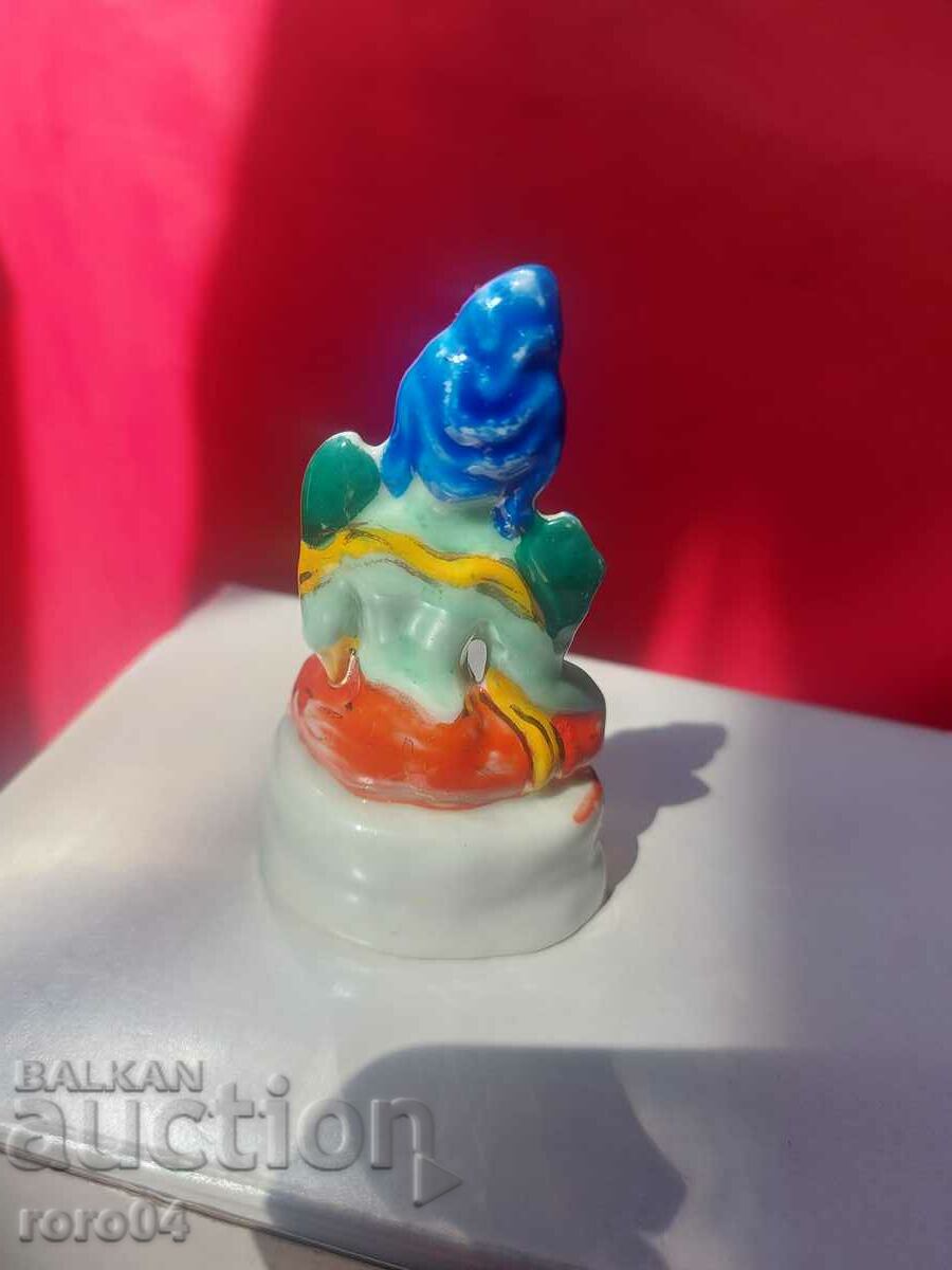 Auction  STARA PORCELAIN STATUE