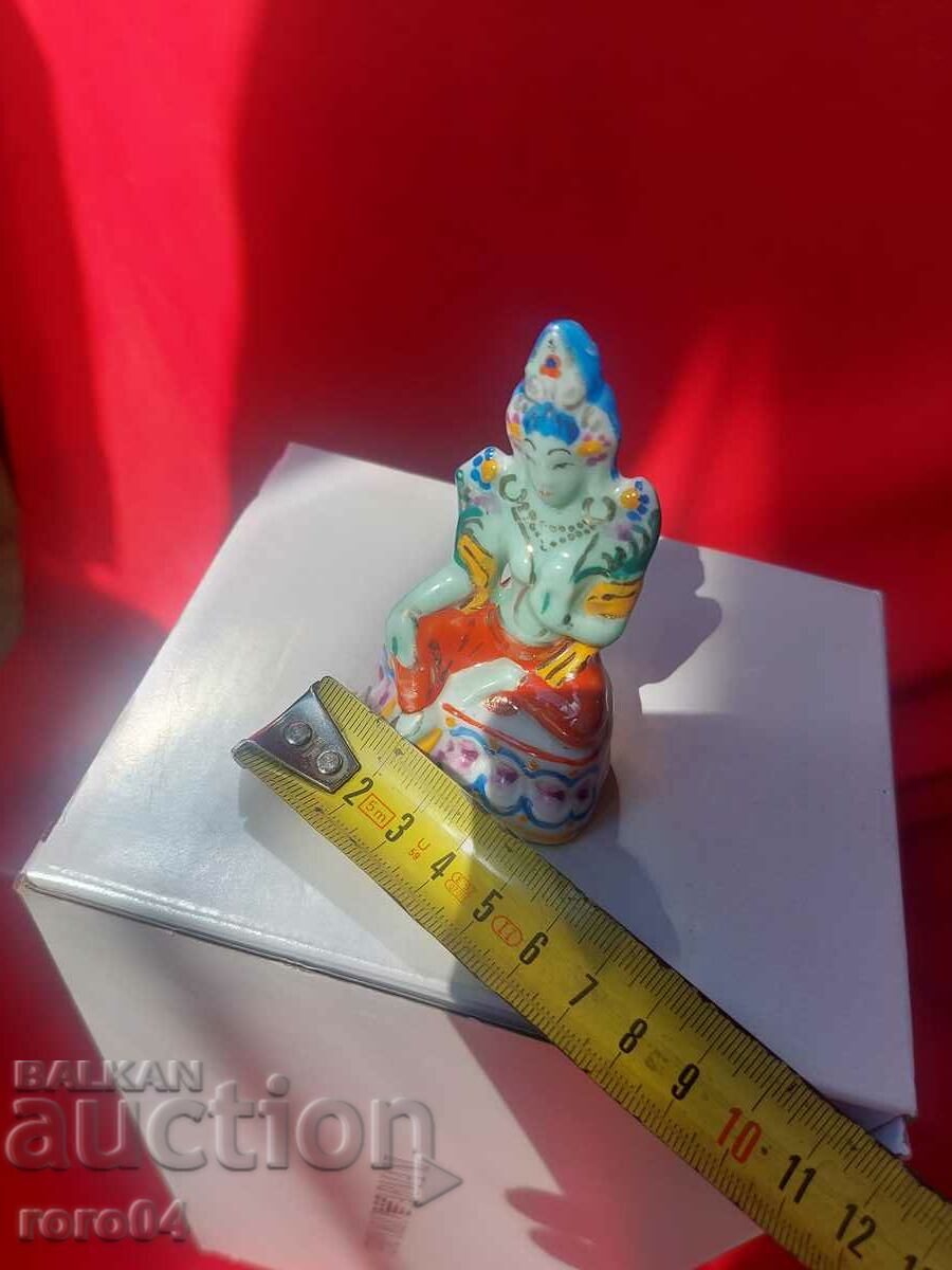 STARA PORCELAIN STATUE - 6