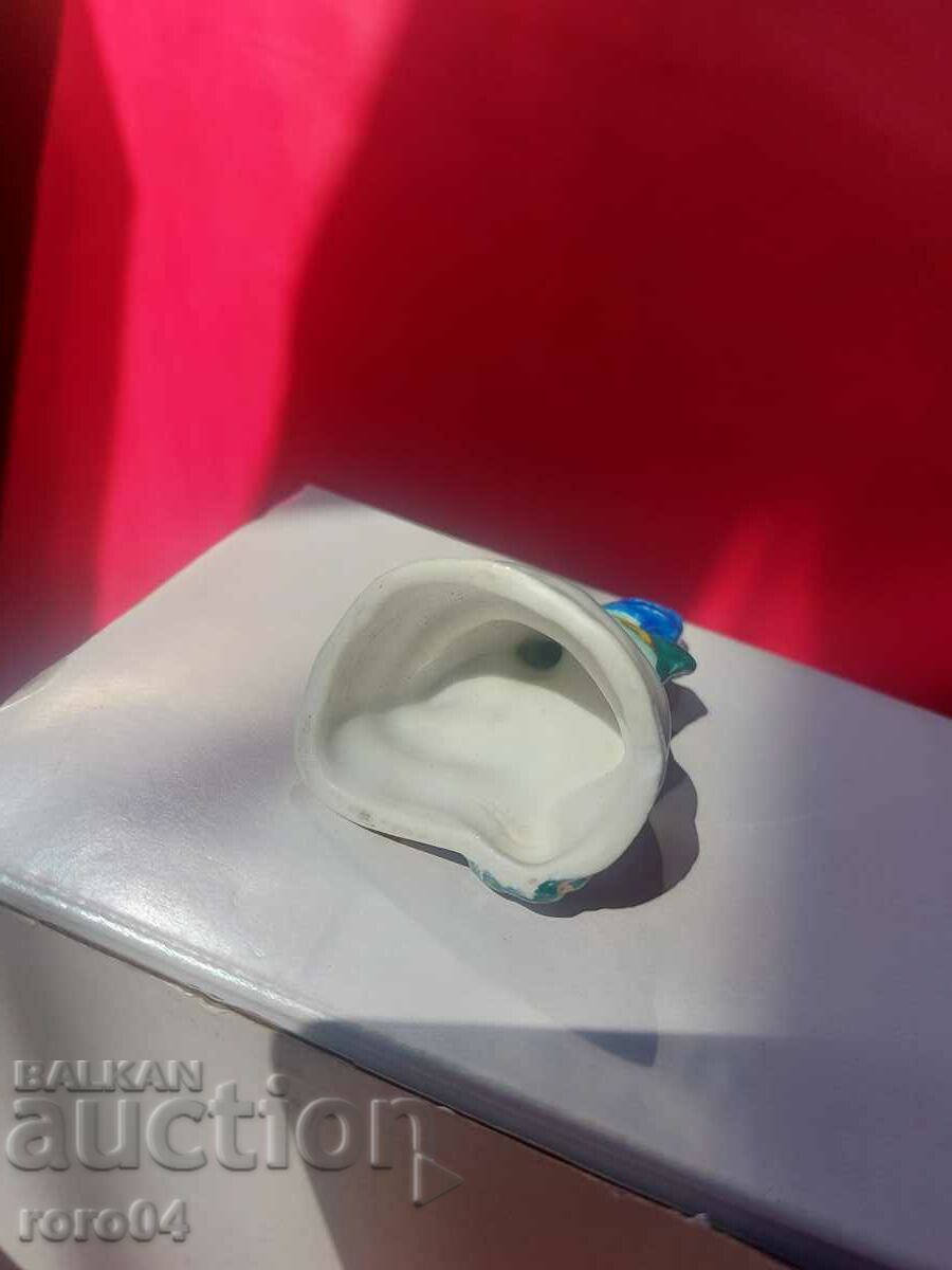 STARA PORCELAIN STATUE - 7