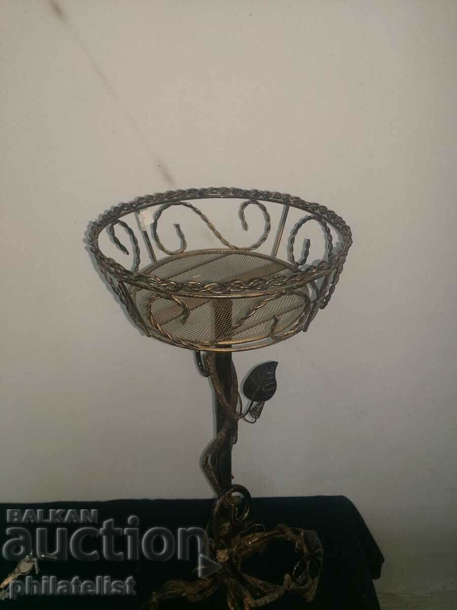 Auction Metal decorative pot stand! Auction Metal decorative pot stand!
