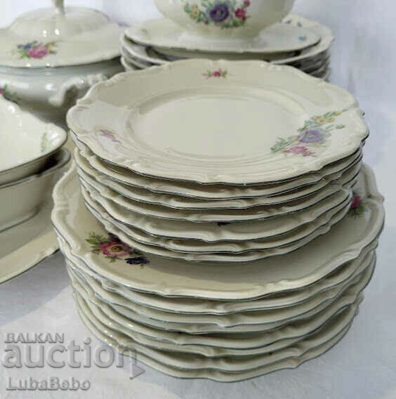 Auction Porcelain dinner service C.T. Altwasser Auction Porcelain dinner service C.T. Altwasser
