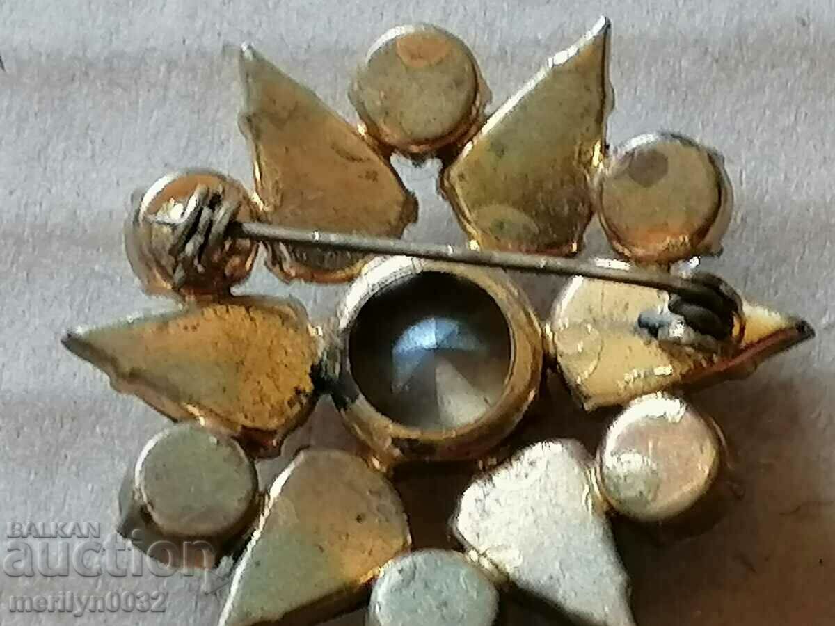 Delivery of Old brooch with stones jewelry jewelry Delivery of Old brooch with stones jewelry jewelry