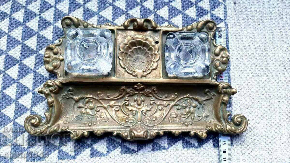 Antique bronze inkwell with price 200.00 BGN | € 102.26 Antique bronze inkwell with price 200.00 BGN | € 102.26