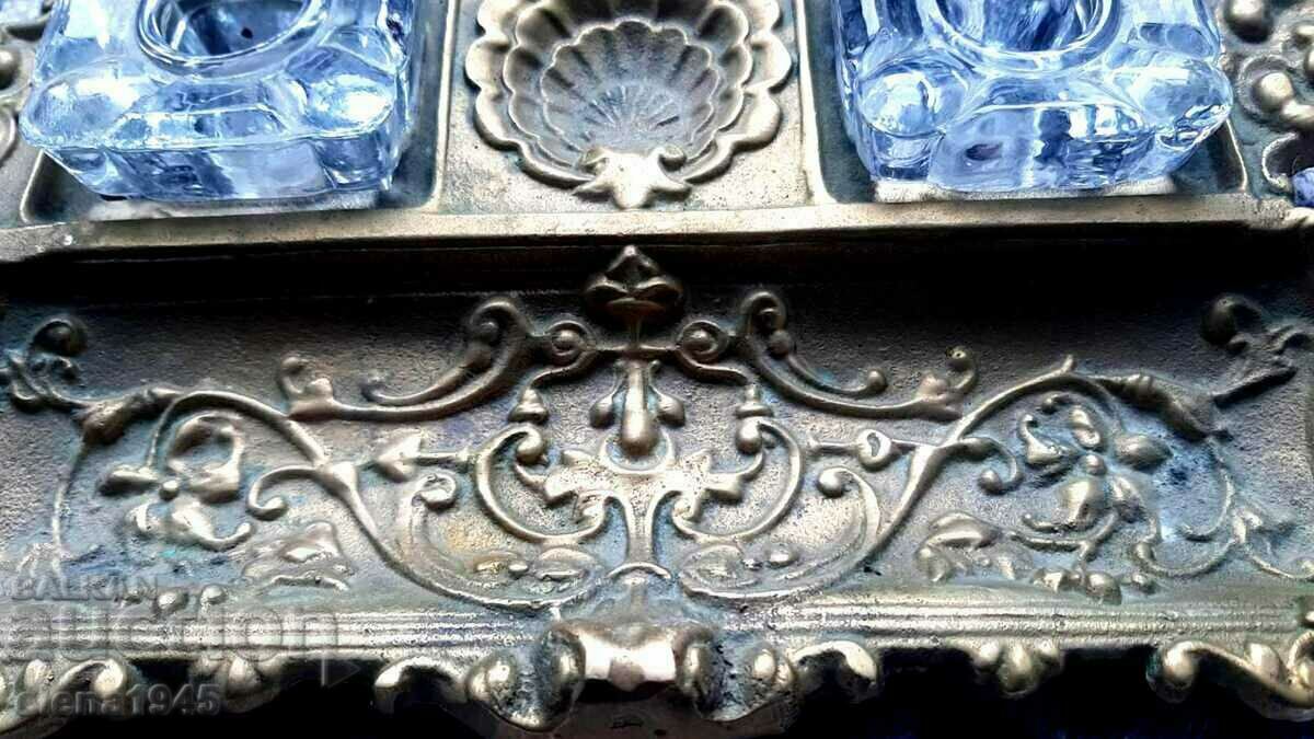 Delivery of Antique bronze inkwell Delivery of Antique bronze inkwell