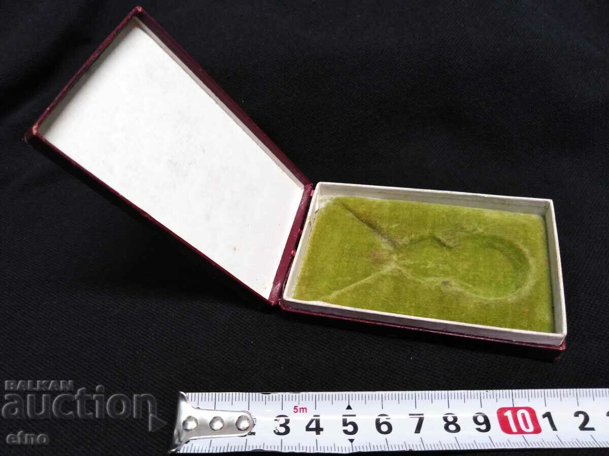 THE ROYAL BOX FOR AN ORDER, A SIGN, a medal, a distinction with price 240.00 BGN | € 122.71 THE ROYAL BOX FOR AN ORDER, A SIGN, a medal, a distinction with price 240.00 BGN | € 122.71