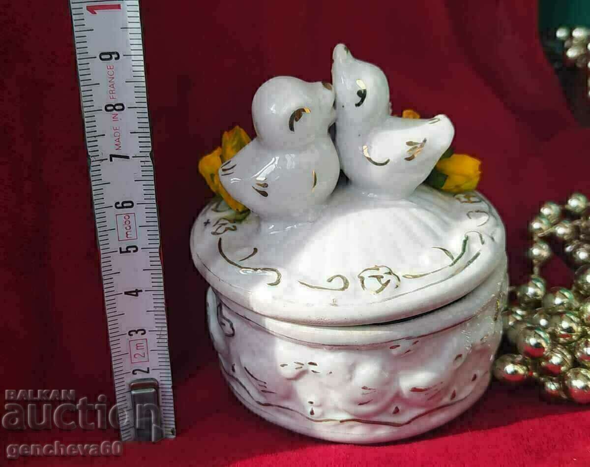 Verigheta VINTAGE/cutie pentru pui cu preț € 8.00 | 15.65 BGN Verigheta VINTAGE/cutie pentru pui cu preț € 8.00 | 15.65 BGN