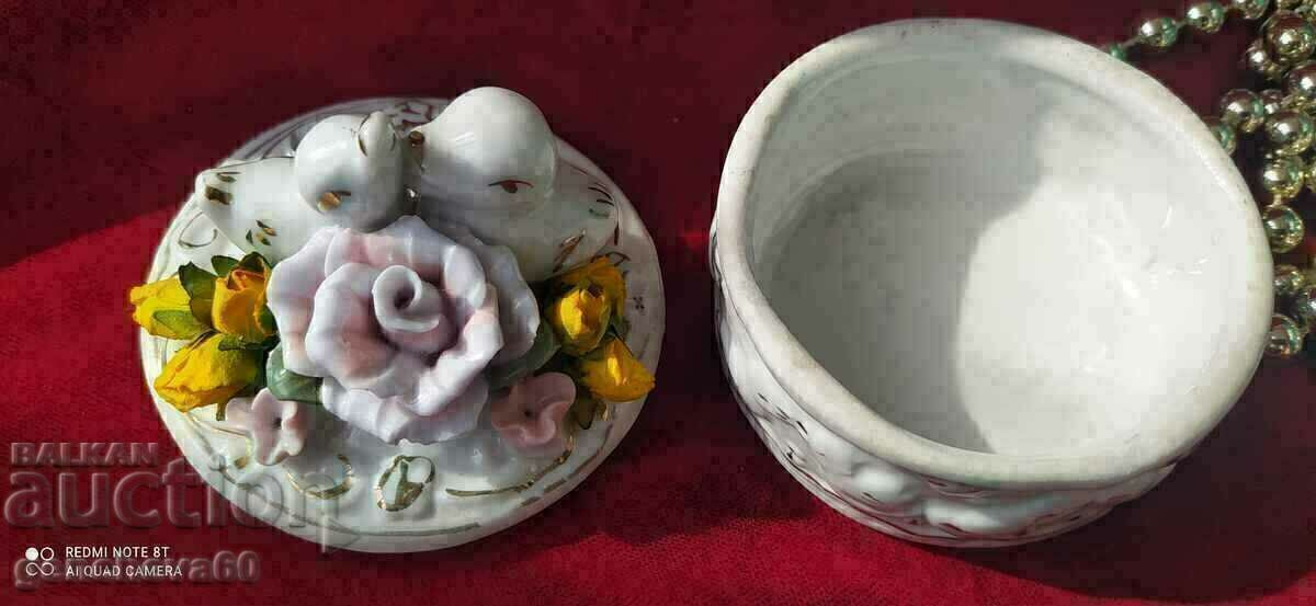 VINTAGE wedding ring/chick box - 6