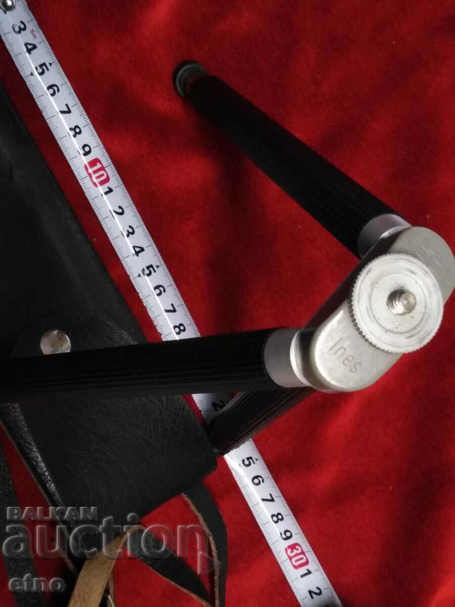 Auction  Brand new camera tripod with case, tripod